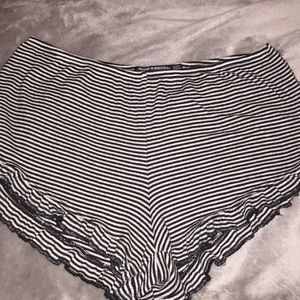 Brandy Melville lettuce edge shorts